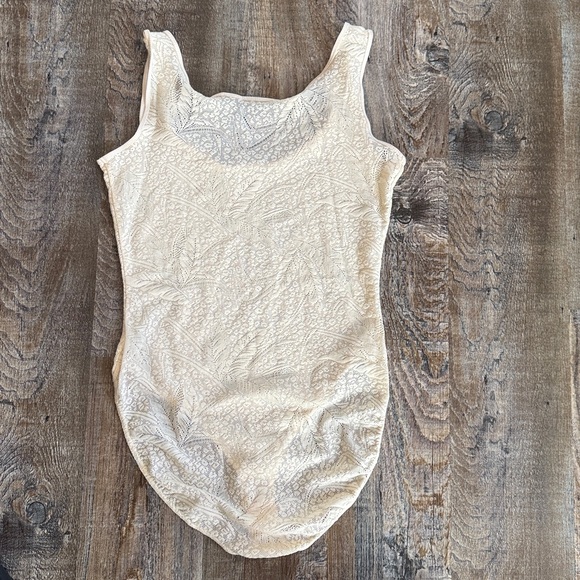 Lizwear | Scoop Neck Lace Bodysuit - Picture 8 of 9